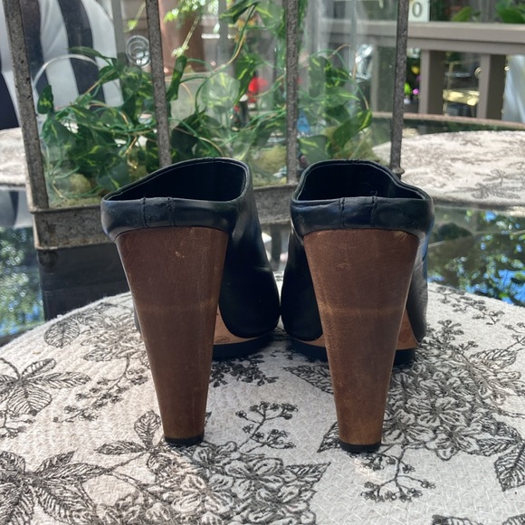 BCBGMAXAZRIA Black Leather Open-Toe Mule Slide - Picture 2 of 7